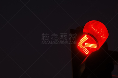照明设备,交通,红色,左转车道结束标志,红灯,红绿灯,十字路口,城市生活,商务旅行