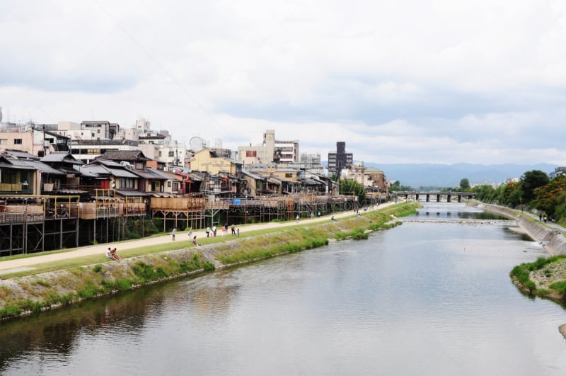 京都府,日本,仅儿童,鸭川,天空,水平画幅,秋天,无人,云,河流