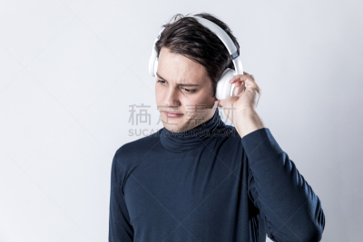 耳机,无线技术,音乐,青年男人,电子监听装置,无绳电话,蓝牙,正面视角,青少年,未来