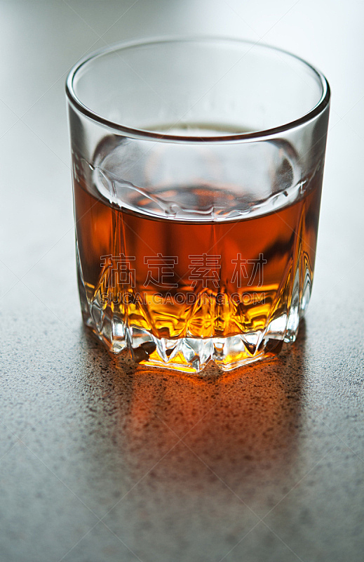 威士忌,玻璃杯,垂直画幅,褐色,琥珀,无人,玻璃,法式食品,鸡尾酒,含酒精饮料
