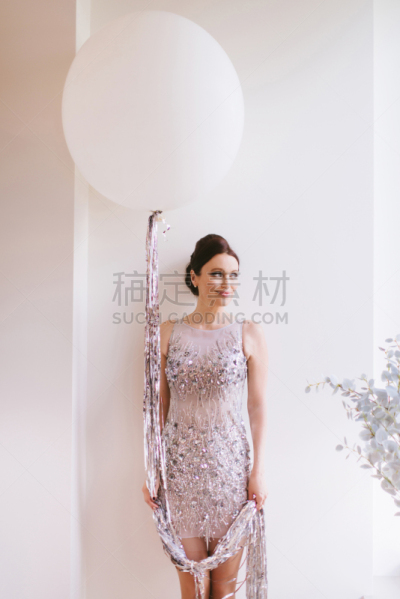 气球,明亮,衣服,银色,时装模特,连衣裙,女性,注视镜头,拿着