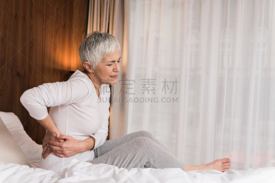 背痛,中老年女人,健康保健,腰部以下,一个人,脖子,床,弗朗西斯·克里克,现代,拿着
