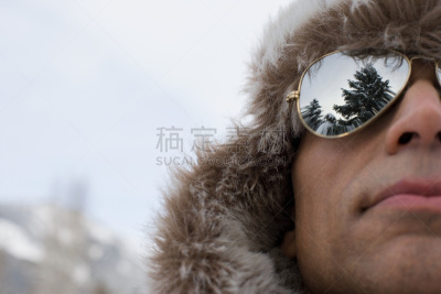 太阳镜,猎帽,男人,衣服,留白,休闲活动,雪,非裔美国人,仅男人,仅成年人