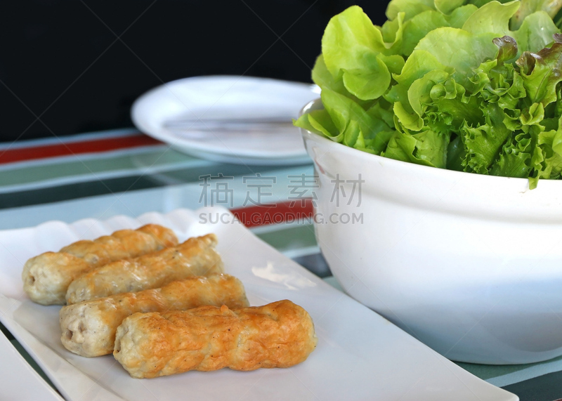 肉丸,越南,披肩,格子烤肉,椒类食物,研磨食品,海产,草,柠檬,辣椒