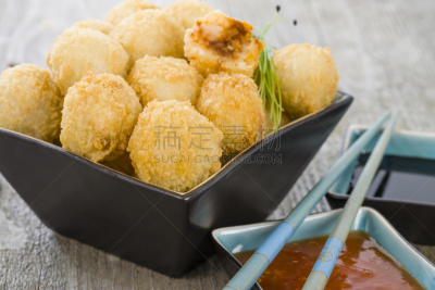 球体,鸡,咖喱,辣椒酱,开胃品,米饭炸肉饼,咖喱粉,日本人,充满的,辣椒