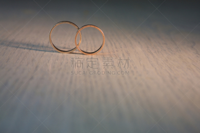 结婚戒指,两个物体,木制,背景,第60或第75周年纪念,主要男傧相,美,水平画幅,符号,珠宝