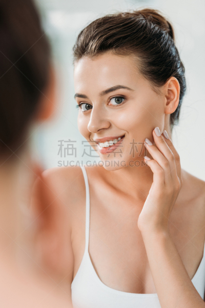 浴室,镜子,看,自然美,青年女人,垂直画幅,选择对焦,美,美人,家庭生活