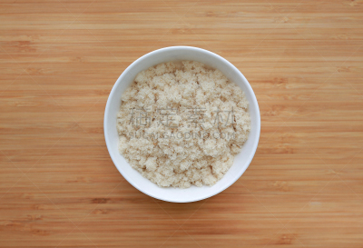 碎纸,鱼类,碗,牙线,白色,干燥食品,厚木板,菜单,泰国食品,杯