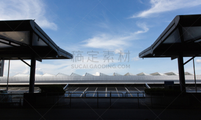候车亭,屋顶,建筑外部,天空,留白,水平画幅,无人,阴影,户外,云景