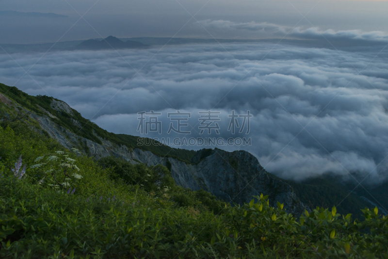 Sea ​​of ​​clouds in Mount Daisen. (Tottori, Japan)