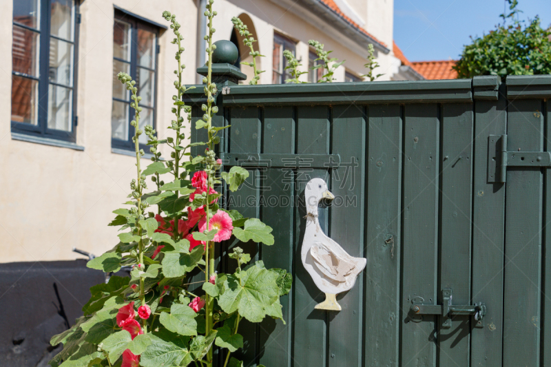 Old Town Dragør features narrow cobblestone streets lined with historic colourful homes from the 1700 and 1800s.The village also boasts a picturesque harbour, shops, cafes and restaurants.