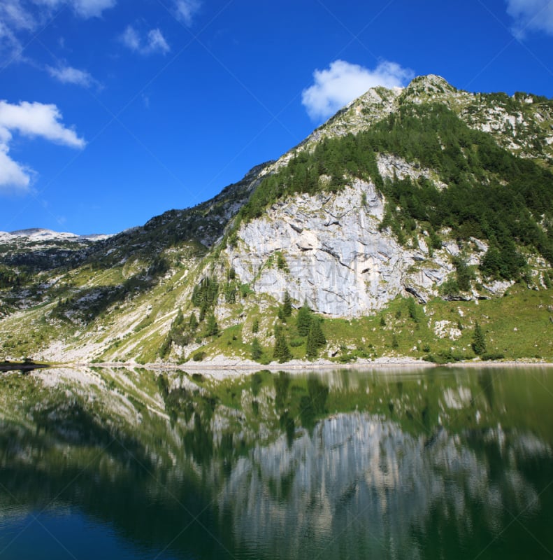 湖,阿尔卑斯山脉,特里格拉夫国家公园,julian alps,垂直画幅,水,天空,留白,国家公园,山