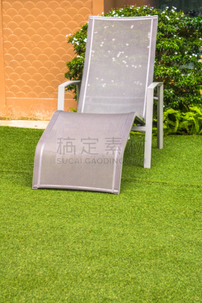 椅子,游泳池,垂直画幅,水,留白,草坪,夏天,草,眼镜,居住区