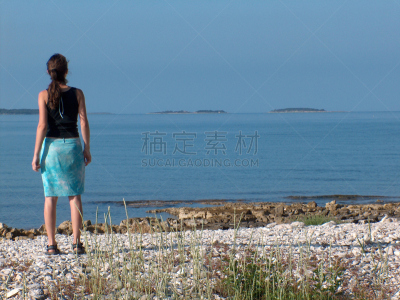 海滩,女孩,布里俄尼群岛,水,水平画幅,沙子,腿,夏天,户外,石材