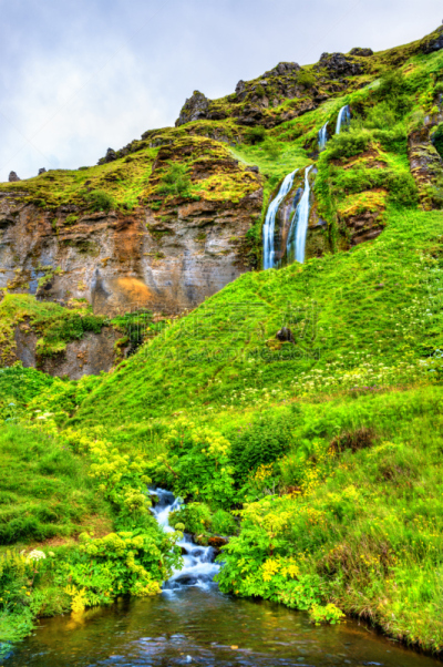 冰岛国,小的,瀑布,塞里雅兰瀑布,seljalandsfoss waterfall,垂直画幅,水,天空,夏天,石材