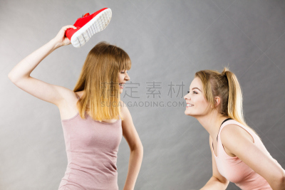 女人,鞋子,两个人,残酷的,狂怒的,水平画幅,潘契酒,波兰,成年的,生气