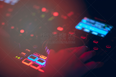 聚会的音乐主持人,夜总会,车轨,手,电子音乐,未来,笔记本电脑,水平画幅,迪斯科,夜晚