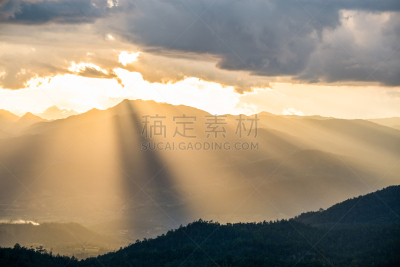 阳光光束,山,丁达尔效应,亭台楼阁,丘陵,清迈省,梯田,暴风雨,水平画幅,无人
