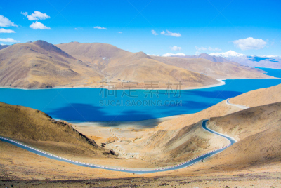 湖,羊卓雍措,yamdrok yamtso,自然,水平画幅,山,无人,蓝色,公路,早晨