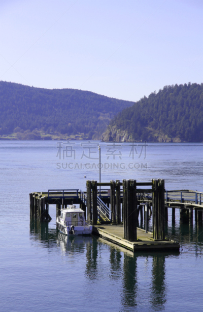 梅恩岛,垂直画幅,水,山,无人,户外,栏杆,树林,彩色图片,自然