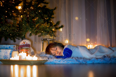 男孩,儿童,自然美,室内地面,小的,灯笼,水平画幅,夜晚,雪
