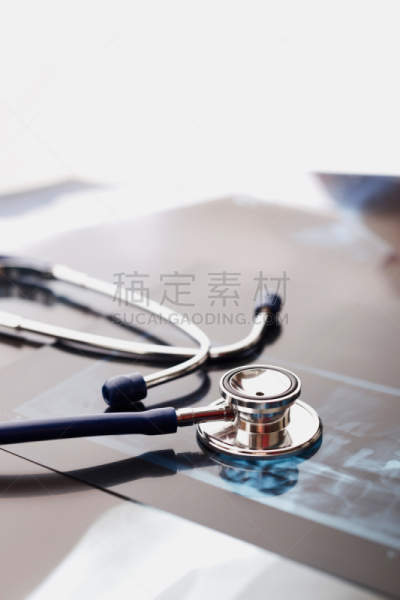 听诊器,垂直画幅,选择对焦,留白,肺癌,电子病历,无人,医疗工具,特写,医疗诊断工具