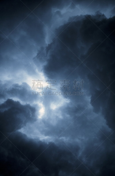 乌云,黑云压城,小的,部分,暴风雨,天空,涡,暴雨,垂直画幅,点燃