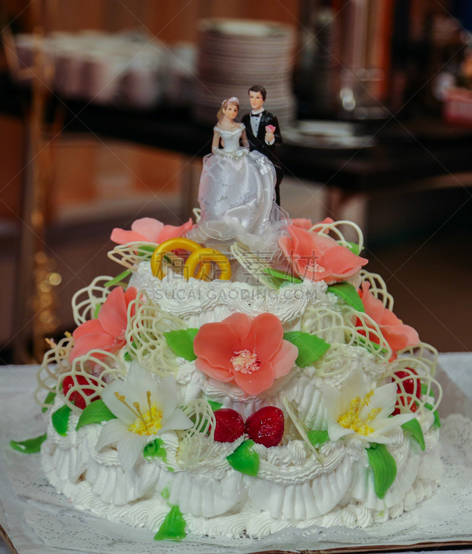 结婚蛋糕,垂直画幅,美,钱德勒草莓,美人,新婚夫妇,奶油,蛋糕,结婚戒指,婚礼蛋糕雕像