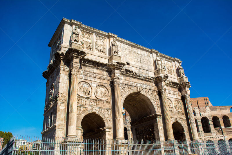 the arch of constantine in rome