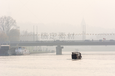 波兰,白昼,克拉科夫,雾,桥,船,城市生活,汽车,著名景点,河流