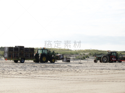 干净,海滩,水平画幅,无人,夏天,户外,塑胶,拖拉机,海洋,垃圾桶