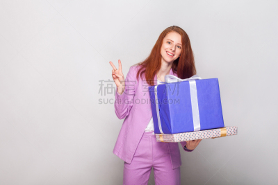 生姜,女孩,幸福,拿着,盒子,自然美,淫秽的手势,看,礼物,出示