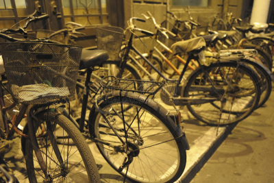 过时的,骑自行车,汽车部件,水平画幅,夜晚,无人,上海,古老的,古典式,停车场