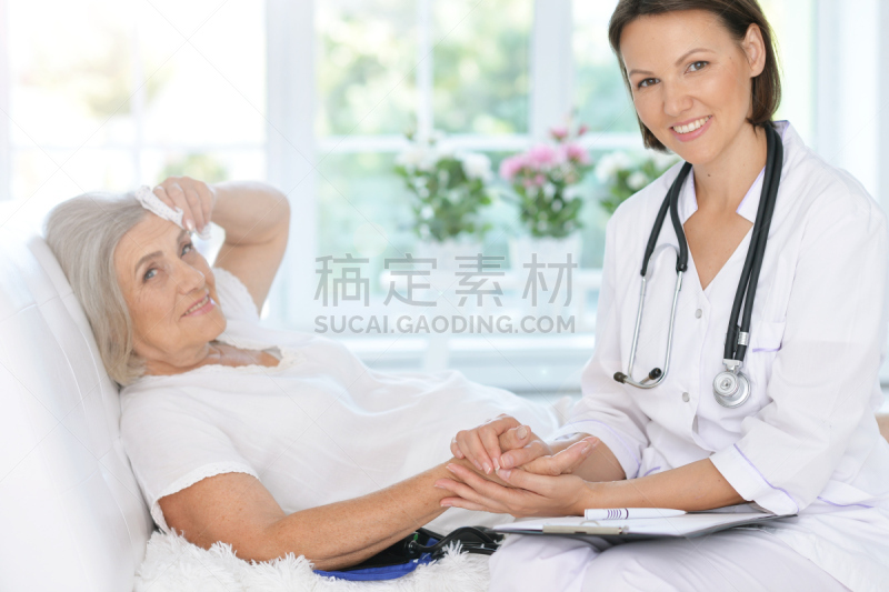 老年女人,river ill,床,女人,水平画幅,灰发,衰老过程,户外,白人