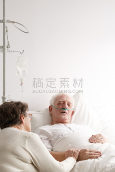 妻子,老年男人,垂直画幅,留白,悲痛,古老的,手牵手,婚姻,波兰