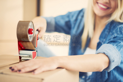 盒子,女孩,白色人种,包装机,电工胶布,胶带,美,新的,半身像,水平画幅