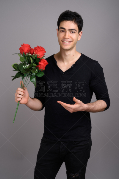 青年人,影棚拍摄,灰色背景,男人,男性美,三节长套筒,垂直画幅,注视镜头,美人,玫瑰
