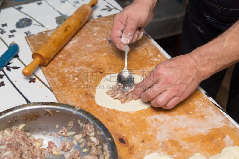 住宅内部,男人,饺子,哈萨克斯坦,肉品加工区,食品,室内,图像,桌子,手