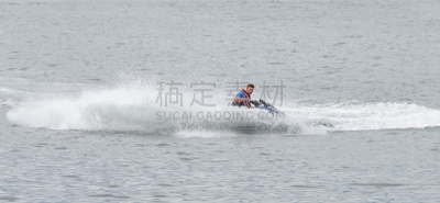 喷水推进艇,男人,水,船尾波,休闲活动,水平画幅,湿,夏天,户外,白人