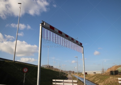 隧道,建筑施工屏障,公亩,高大的,轻量车,天空,链,水平画幅,云,无人