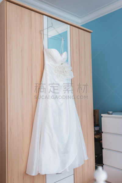 婚纱,安全护栏,挂衣架,住宅房间,新娘,垂直画幅,美,无人,浴室,符号