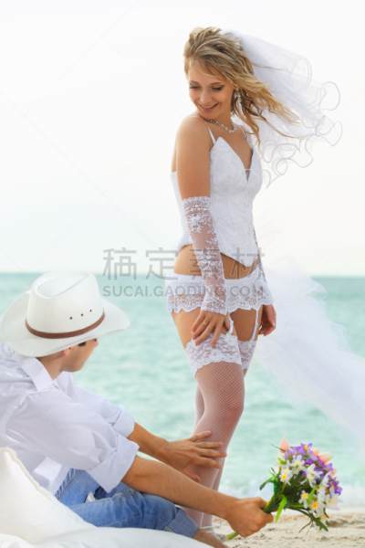 婚礼,镂空花边,吊袜带,垂直画幅,四肢,新婚夫妇,腿,套装,仅成年人,白色