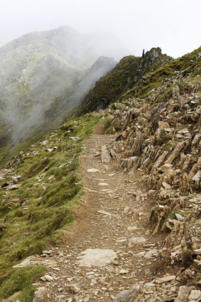 威尔士,小路,雾,徒步旅行,垂直画幅,美,史诺顿山,暴风雨