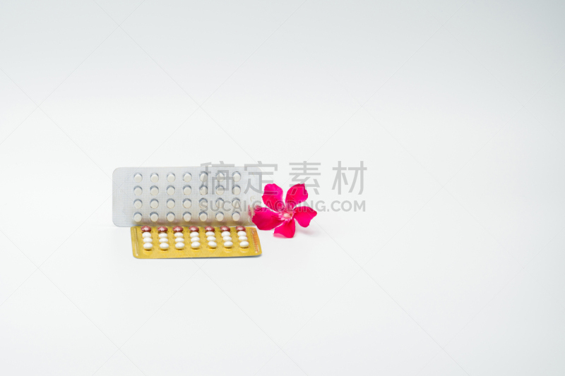 避孕药,粉色,白色背景,水平画幅,使用嘴巴,特写,泰国,妇科专家,容器,成年的