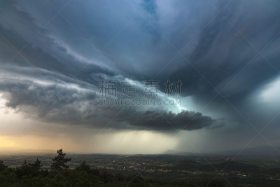 暴风雨,霓虹灯,水,天空,夜晚,夏天,气候与心情,电源,雨,彩色图片