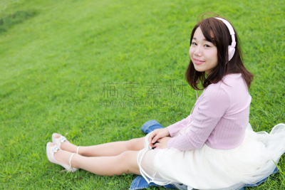 女人,耳机,音乐,填海造地,水湾,休闲活动,水平画幅,注视镜头,美人,早晨
