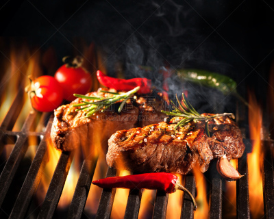 牛排,炊具,招牌牛排,烤肉架,格子烤肉,烤牛肉,煤,火焰,迷迭香,肉