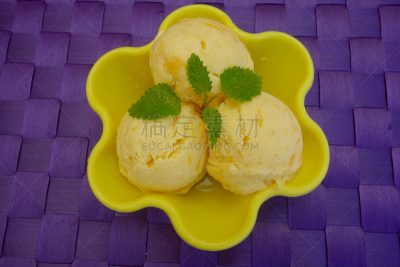 芒果雪糕,餐具,冰淇淋,植物属性,水平画幅,高视角,无人,紫色背景,夏天,甜点心