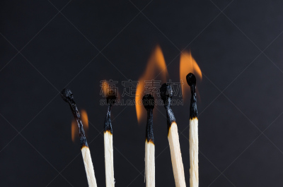 火柴棍,黑色背景,水平画幅,火柴,木制,人,易燃品,特写,哈萨克斯坦,硫磺