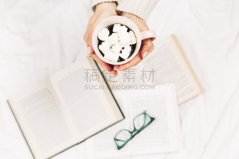 咖啡杯,床,女人,极简构图,书,高雅,透过窗户往外看,摄影,读书,上装